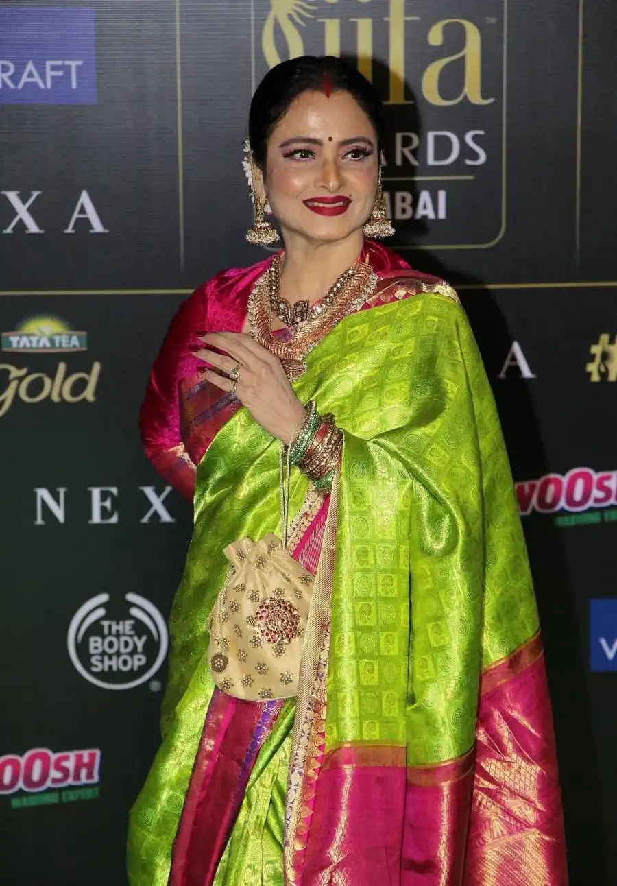 BOLLYWOOD ACTRESS REKHA AT THE GREEN CARPET OF THE IIFA ROCKS 3